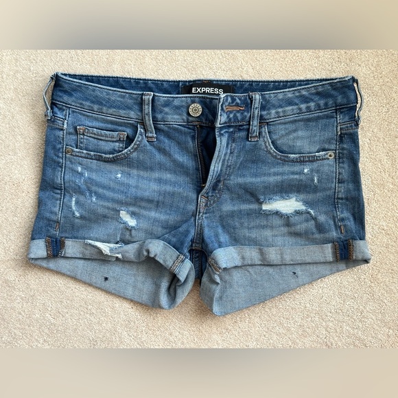 Express - Jean Shorts, Shortie Relaxed Low Rise - Picture 1 of 3